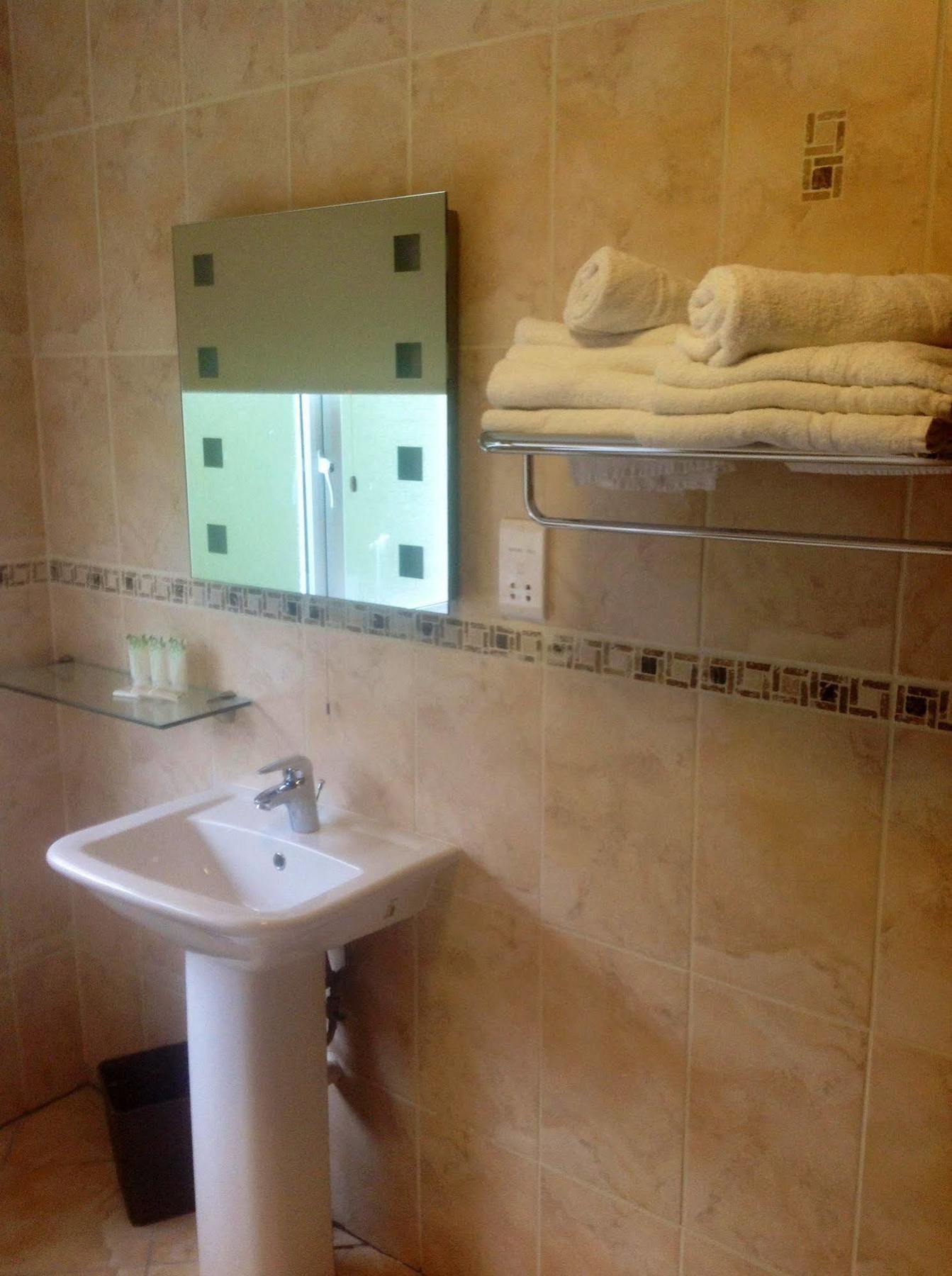 Lusk Airport View Hotel And Secret Spa מראה חיצוני תמונה