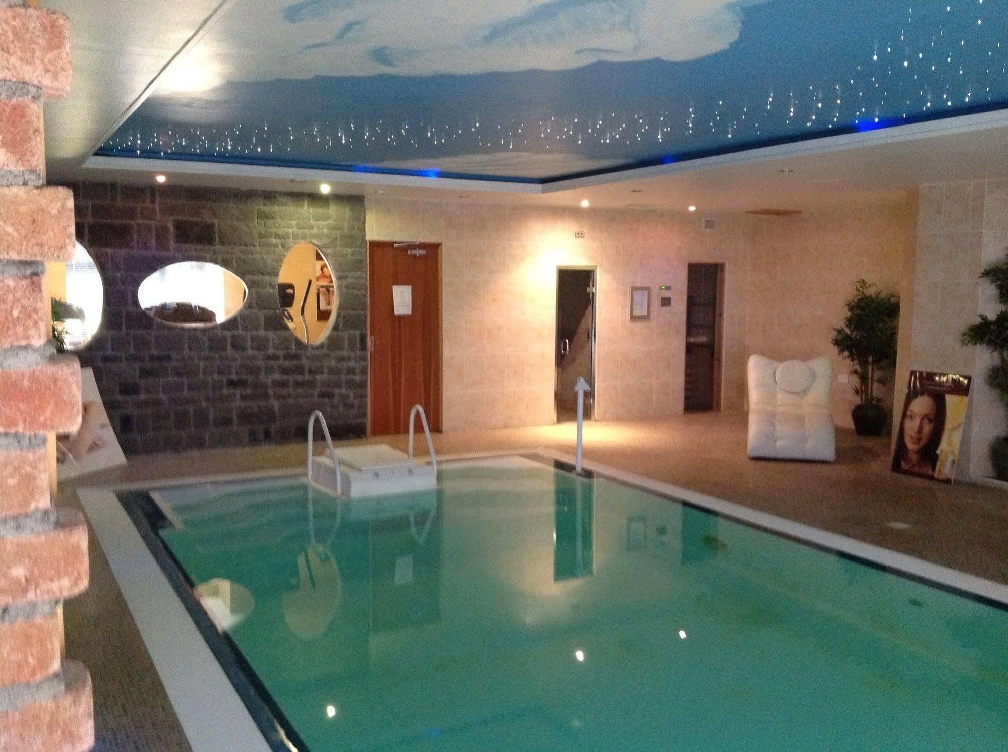 Lusk Airport View Hotel And Secret Spa מראה חיצוני תמונה
